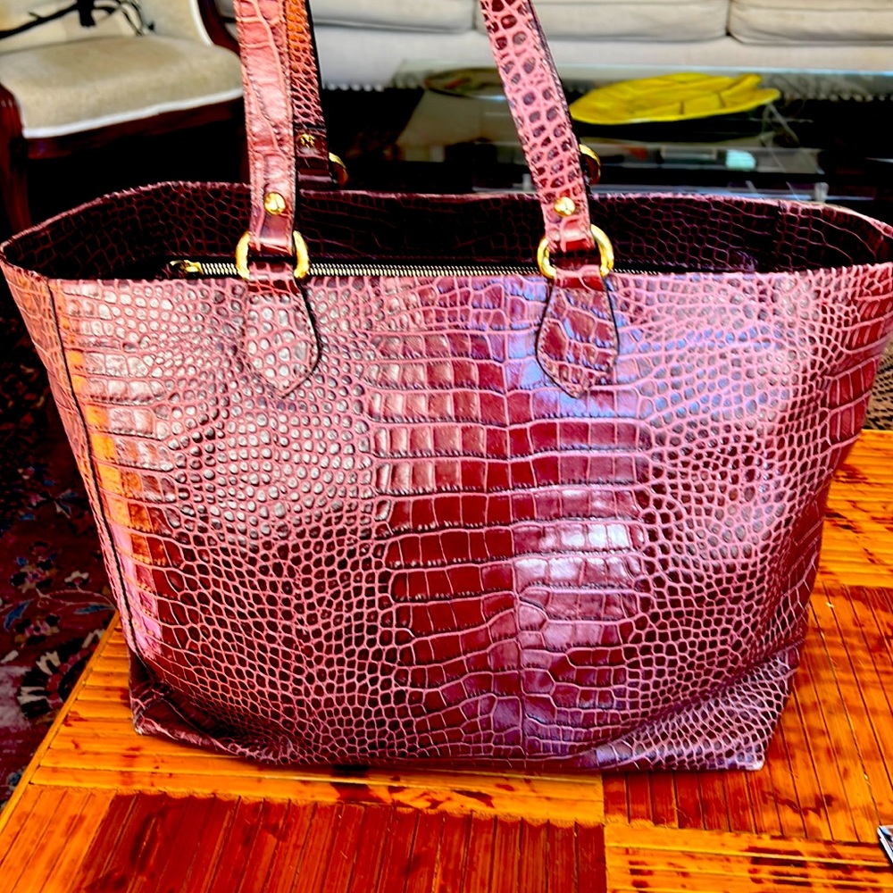 Authentic Etro leather tote in good condition, leather a bit worn in corners.